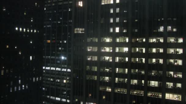Windows mrakodrapů v noci - Záběry, video