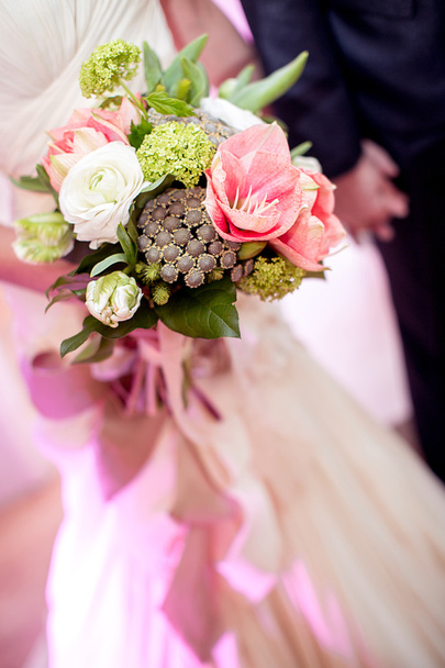 bride holds bouquet - Fotó, kép