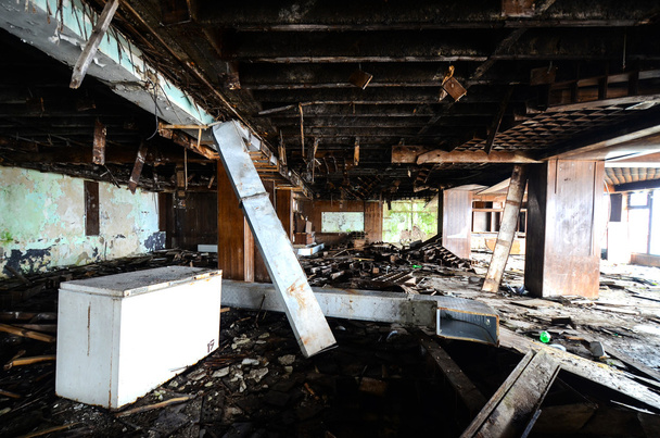 destruction d'un bâtiment commercial abandonné
 - Photo, image