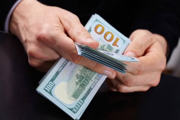 empresário contando dinheiro - Foto, Imagem