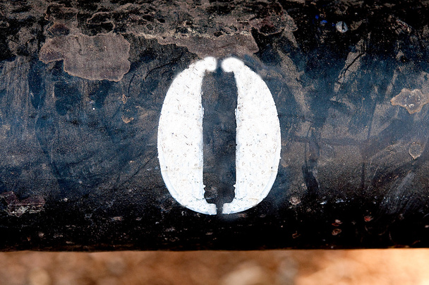 Число 0 на старой ржавой поверхности железа
 - Фото, изображение