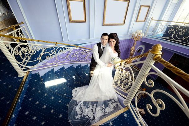 Wedding couple hugging in elegant interior - Valokuva, kuva