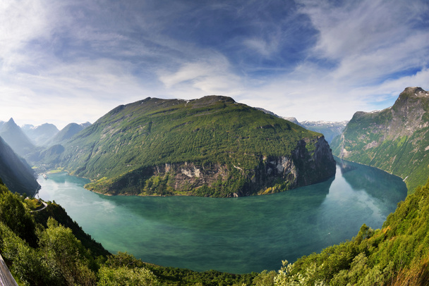 kilátás nyílik az öbölre Geirangerfjord - Fotó, kép