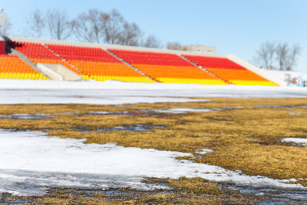 murawa boiska pokryte śniegiem - Zdjęcie, obraz