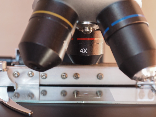 Dettaglio microscopio luminoso
 - Foto, immagini
