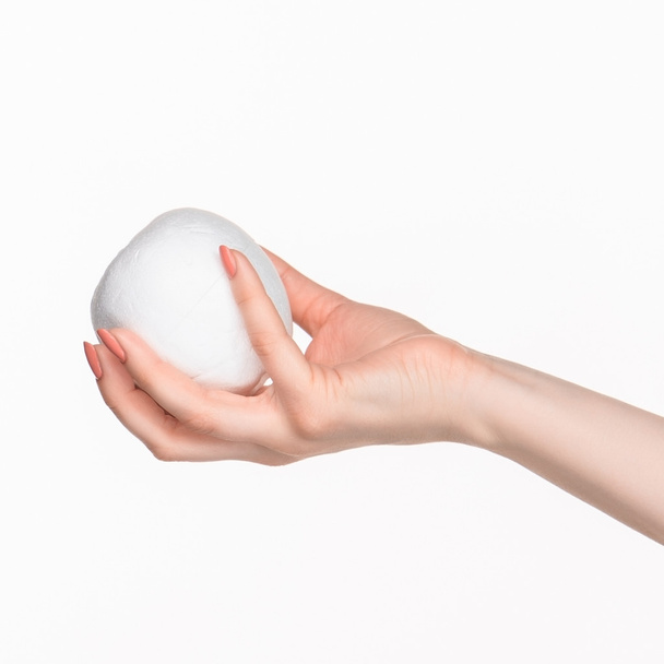 The female hand holding white blank styrofoam oval - Fotografie, Obrázek