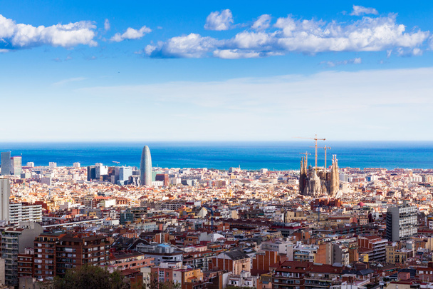 Panoramisch uitzicht op de stad Barcelona  - Foto, afbeelding