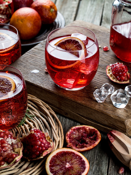 Blood orange and pomegranate cocktails - Фото, изображение