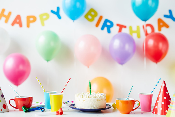 Birthday cake and cups - Фото, изображение