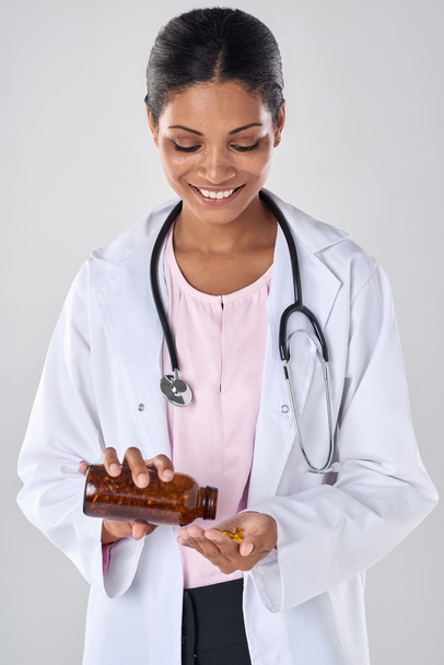 woman doctor with pills healthcare medical concept - Foto, afbeelding