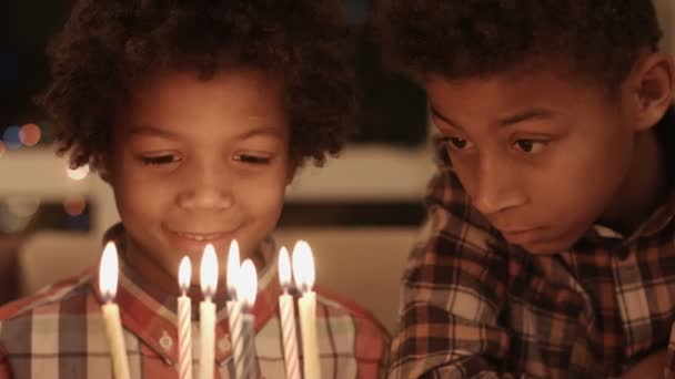 Afro gyerekek kis születésnapi party. - Felvétel, videó