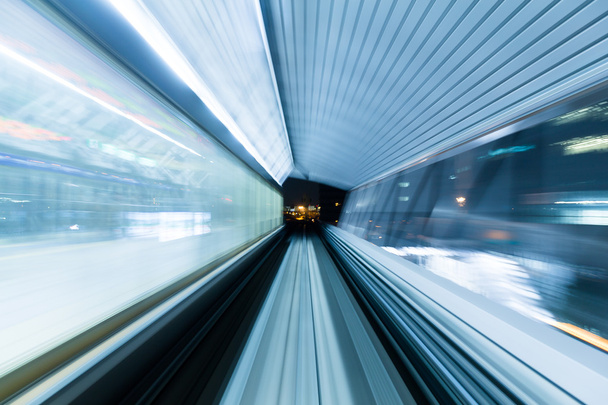 vlak, pohybující se uvnitř tunelu v Tokiu - Fotografie, Obrázek