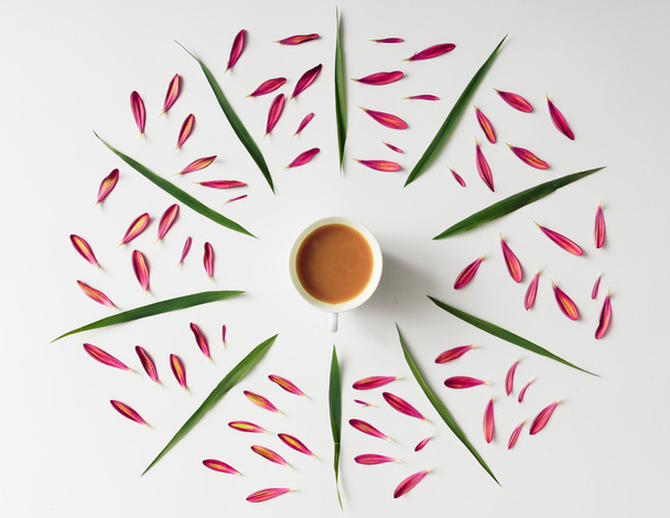 Утренний кофе или чай с творческим природным узором
 - Фото, изображение
