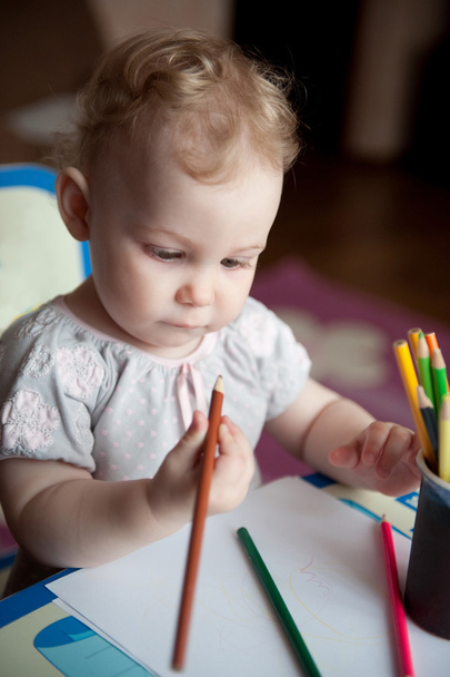 Baby drawing with pencils - Foto, Imagem
