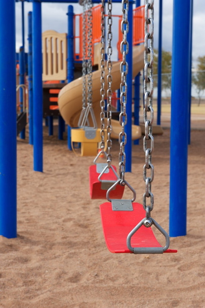 Koulu tai Park Leikkikenttä laitteet Swings
 - Valokuva, kuva