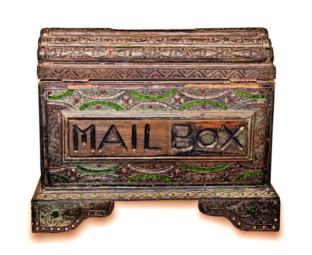 Стара дерев'яна поштова скринька ізольована на білому тлі
 - Фото, зображення