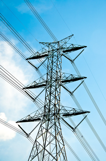 elektřina pylonu na pozadí modré oblohy - Fotografie, Obrázek
