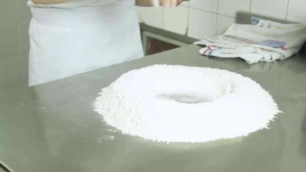 Frau bereitet Dought vor - Filmmaterial, Video