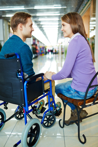 девушка с парнем на инвалидной коляске
 - Фото, изображение