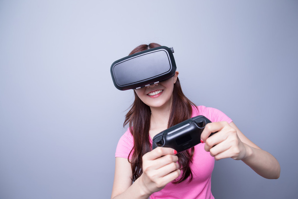 woman playing games with vr - Foto, Imagem