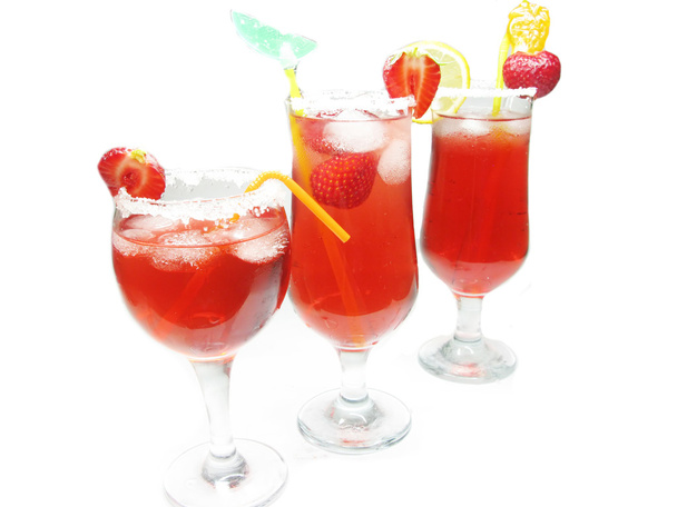 Tre cocktail rossi con ciliegia
 - Foto, immagini