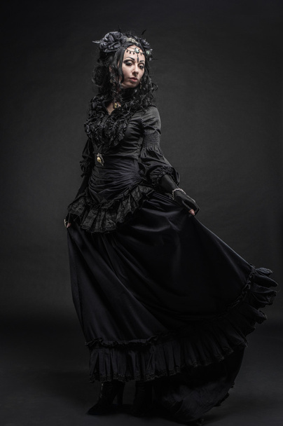 woman in vintage black dress - Φωτογραφία, εικόνα