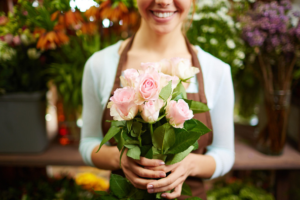 bouquet in female hands - Foto, Imagen