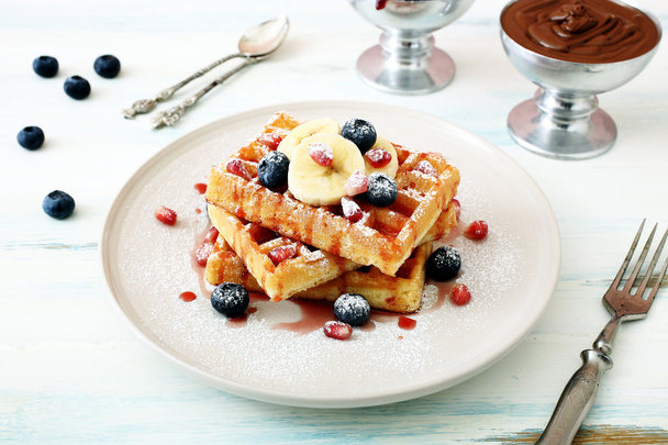 waffles with fresh fruits - Foto, afbeelding