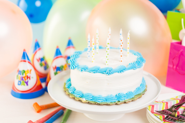egyszerű születésnapi torta - Fotó, kép