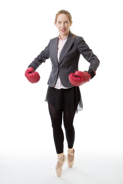 Ballerine d'affaires avec gants de boxe
 - Photo, image