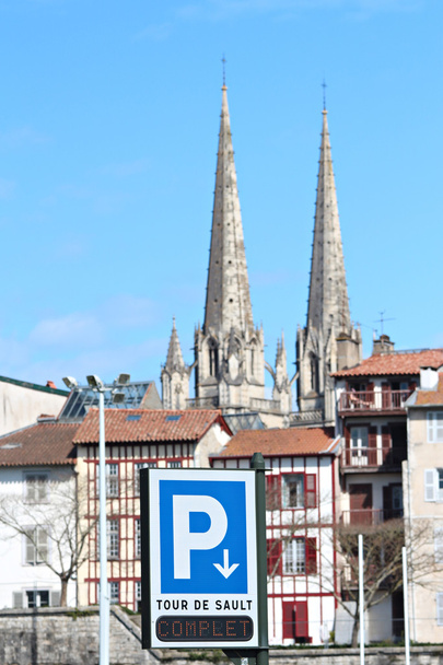 niebieski znak parking - Zdjęcie, obraz