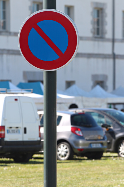 πινακίδα απαγόρευσης στάθμευσης  - Φωτογραφία, εικόνα