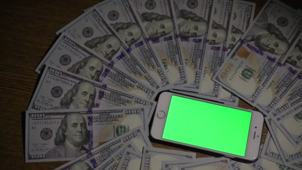 Smartphone donde fondo verde. 100 dólares. 4k
 - Metraje, vídeo