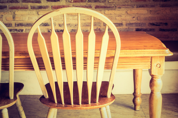 drewniane krzesło i stół - Zdjęcie, obraz
