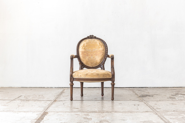 στυλ κλασική καρέκλα σε vintage δωμάτιο  - Φωτογραφία, εικόνα