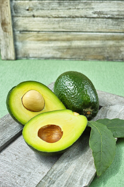 свіжий зелений авокадо
 - Фото, зображення