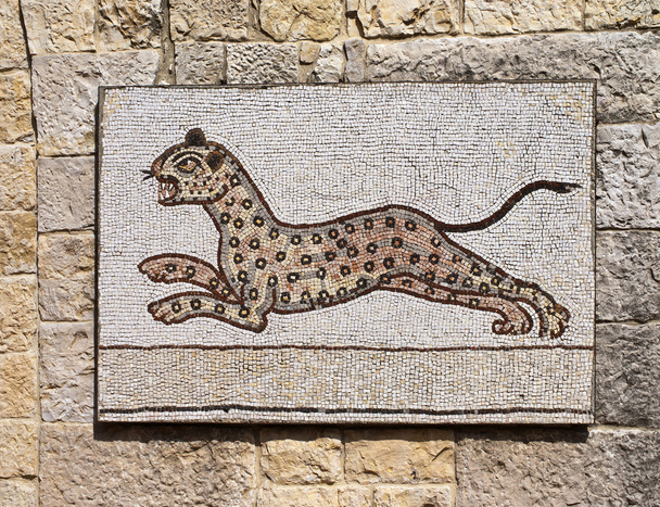 βυζαντινό ψηφιδωτό που αντιπροσωπεύουν μια λεοπάρδαλη τρέχει. - Φωτογραφία, εικόνα