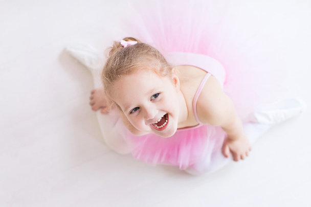 Kleine Ballerina im rosa Tutu - Foto, Bild