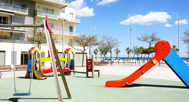 Parco giochi per bambini a Badalona, Barcellona
 - Foto, immagini