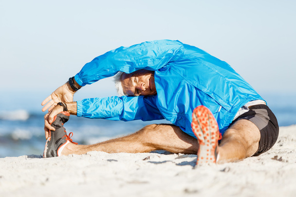 Man training on beach outside - Zdjęcie, obraz