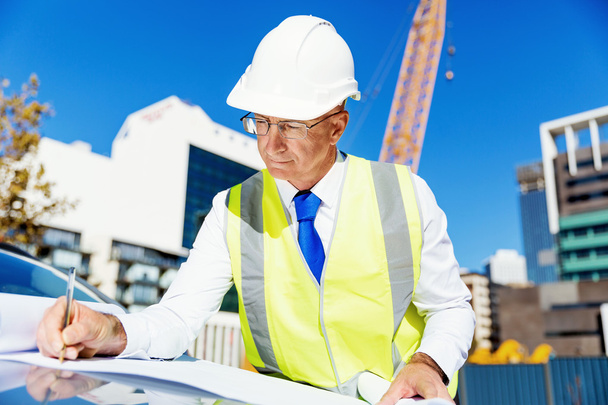 Engineer builder at construction site - Foto, imagen