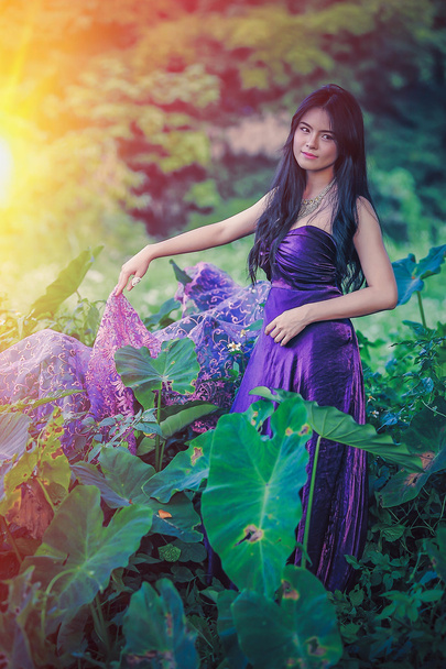 Asya Güzellik zevk kız açık havada doğa. - Fotoğraf, Görsel