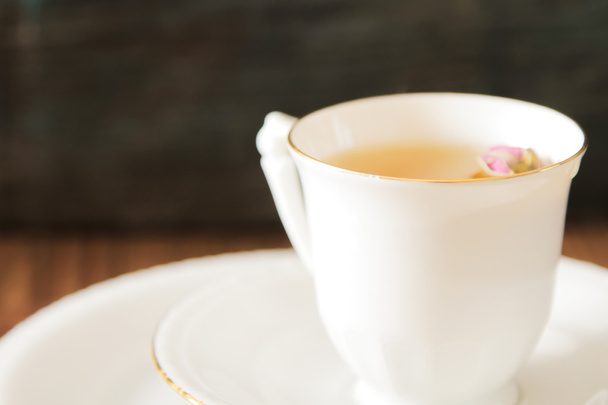Vintage cup of tea with rosebuds,on brown background - Foto, Imagem