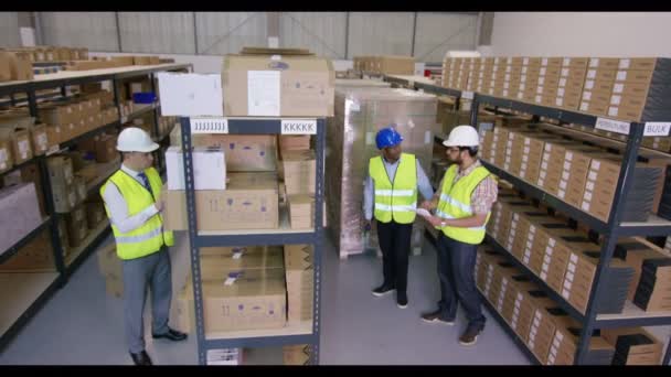 werknemers goederen voorbereiden voor verzending - Video
