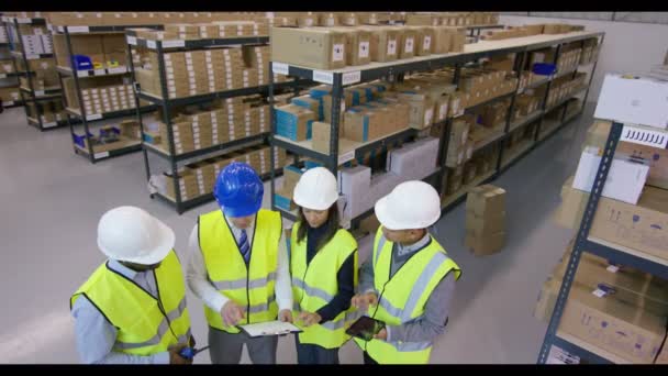 Management-Team im Industrielager - Filmmaterial, Video
