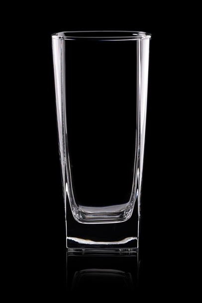κενό γυαλί σε μαύρο - Φωτογραφία, εικόνα