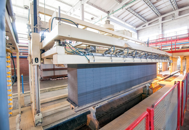 Produzione di blocchi di calcestruzzo aerato in fase di lavorazione in fabbrica - Foto, immagini