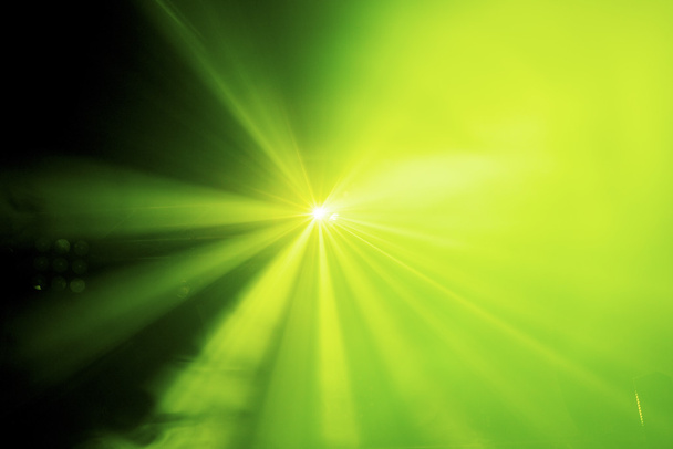 Зеленый свет на сцене на концерте
 - Фото, изображение