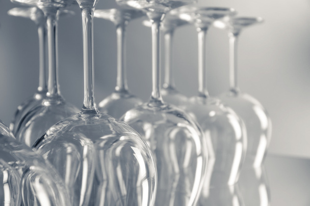 Wine glasses in a row - Foto, Bild