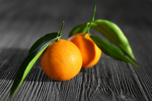 Fresh tangerines with leaves  - Zdjęcie, obraz